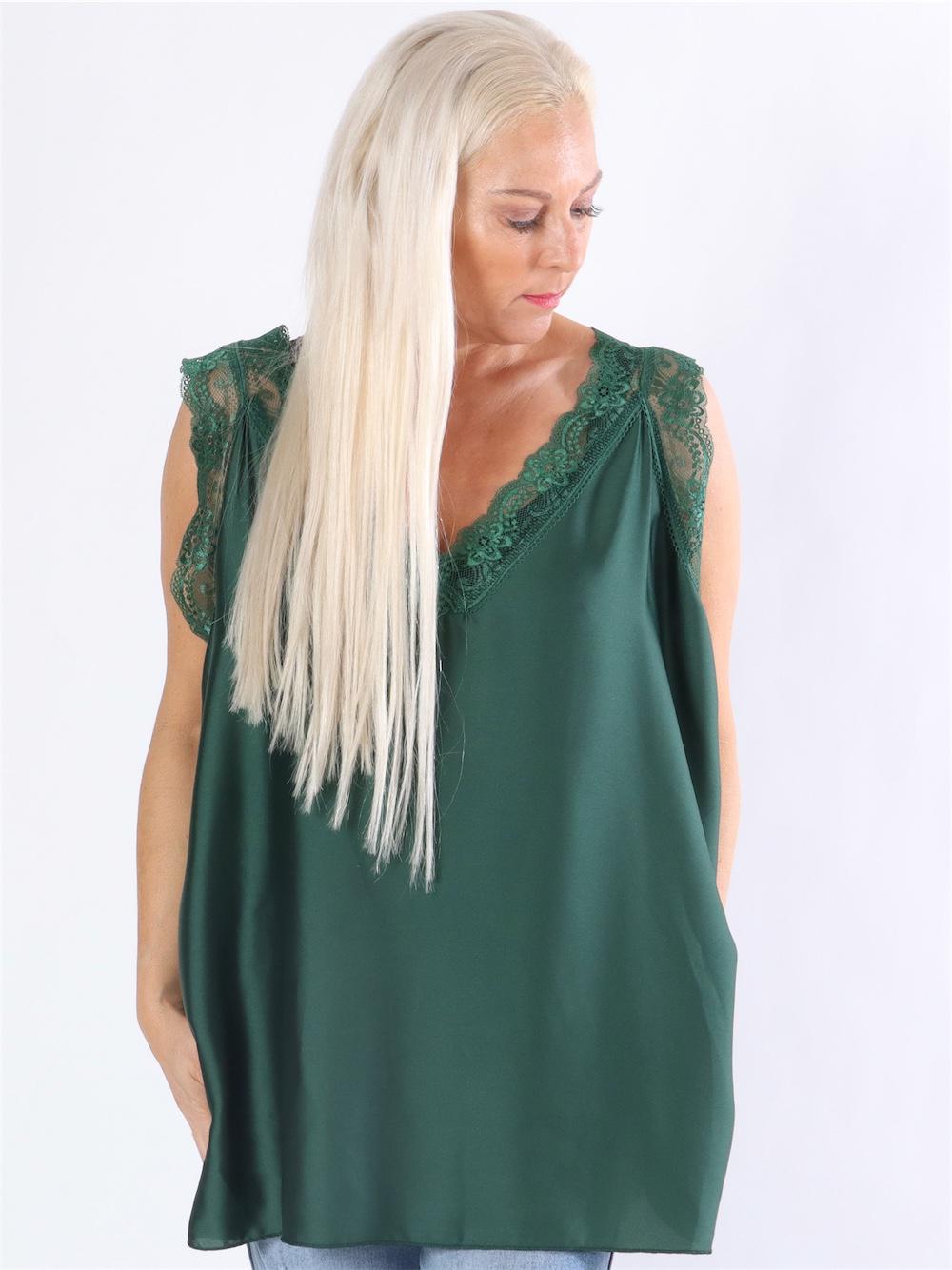 Ofia - Topp i silkeslook med breda spetsband